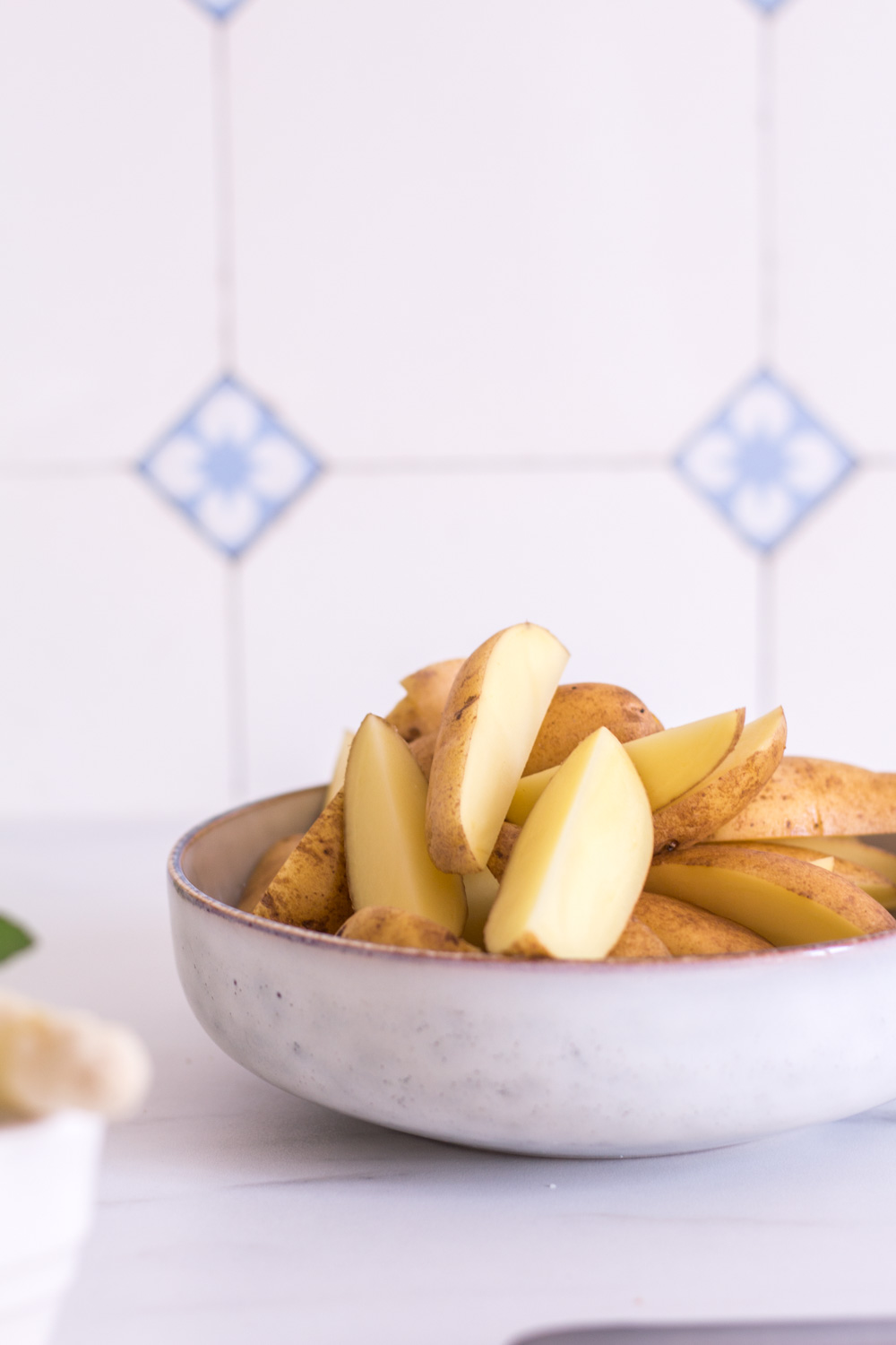 Schneller Ofen-Spargel mit Zitronen-Pesto – 30 Minuten Abendessen (zumindest fast) - rein pflanzlich, vegan, glutenfrei, ohne raffinierten Zucker - inzone.biz